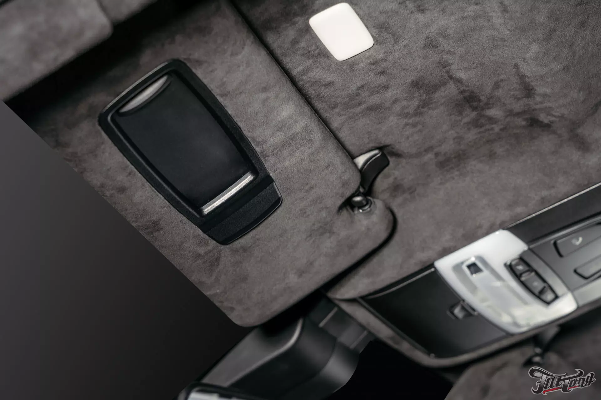 BMW X6. Перетяжка потолка в алькантару. Установка дополнительных сеток в бампер